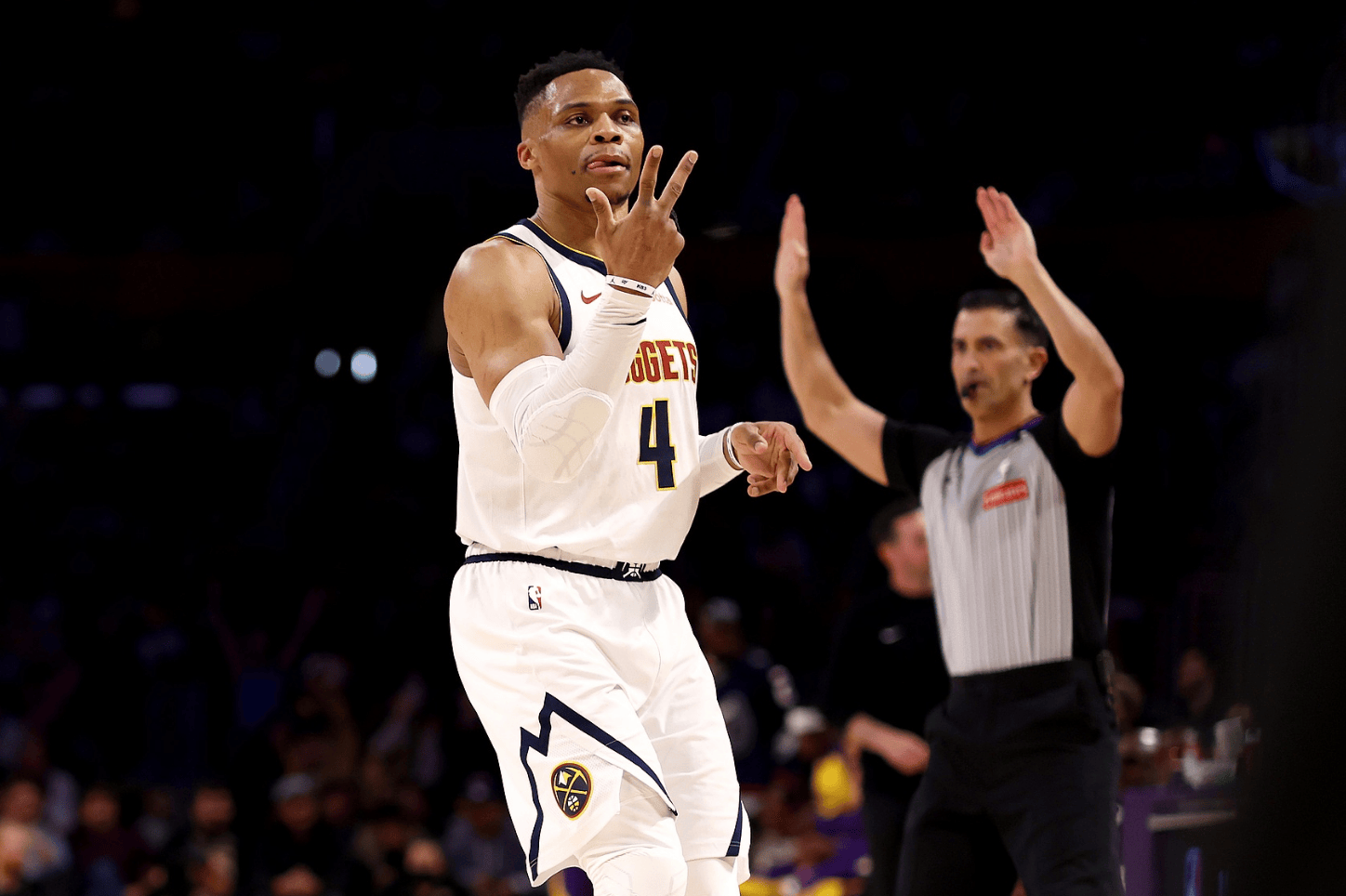 欧冠VAR争议：拜仁进球被吹，图赫尔怒喷裁判