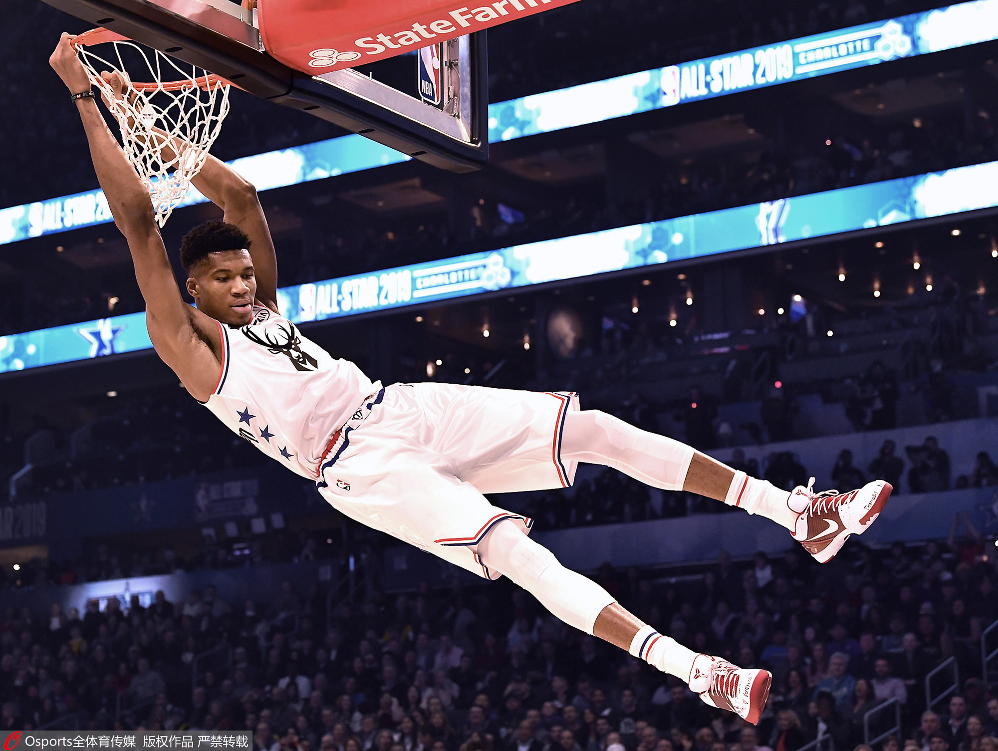 巴萨梅西进球破纪录欧冠历史时刻