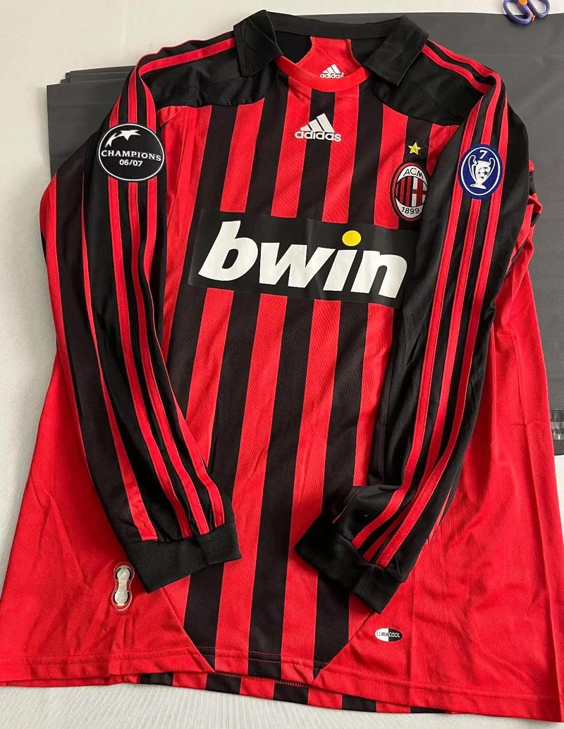 全市场：国米等待卢克曼进展同时考虑后卫引援，首选是莱昂尼