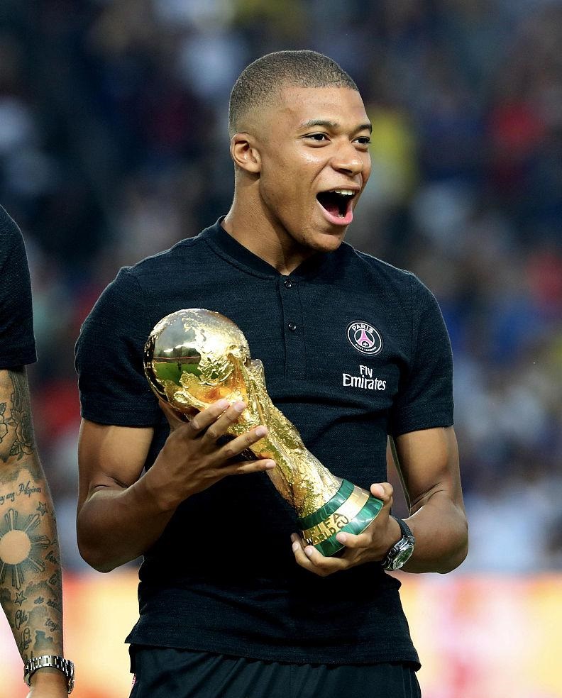 塔图姆崴脚惊魂！小萨痛哭道歉却被扒“黑历史”，绿军卫冕悬了？