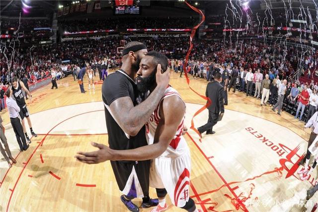 中国国乒在2025成都混合团体世界杯中以6连胜结束第二轮，孙颖莎在梁靖崑失利后积极复盘，展现团队凝聚力与个人关怀。