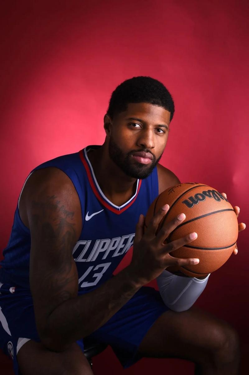 拼尽全力！哈登18中10空砍34+5+6+4断