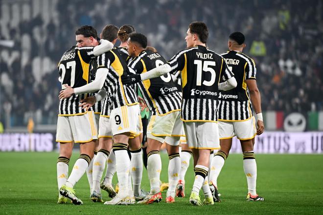 今晨瓦尔德贝巴斯飘起了雪花。@alvaro_esteban6 来源：Madrid Xtra今晨瓦尔德贝巴斯飘起了雪花。@alvaro_esteban6 来源：Madrid Xtra